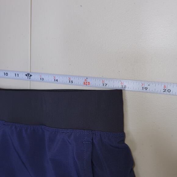 Fabletics Short Lined Size XXL Blue Gym Running Workout Athleisure Zipper Pocket - Picture 9 of 10